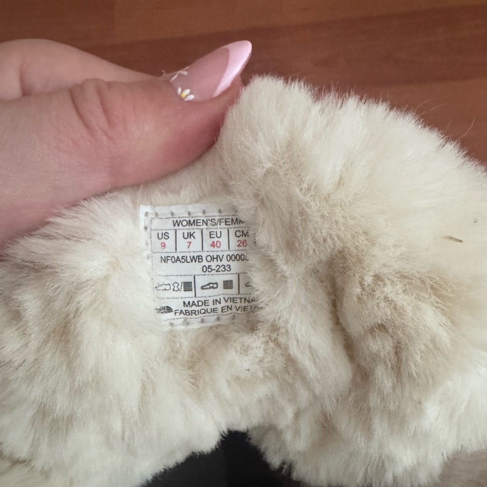 The North Face Tan Winter Boots with White Fur - Picture 4 of 5